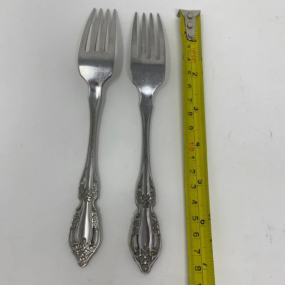 Oneida 2 Dinner Forks Distinction Deluxe Pierced Raphael Rembrandt Mansion Hall